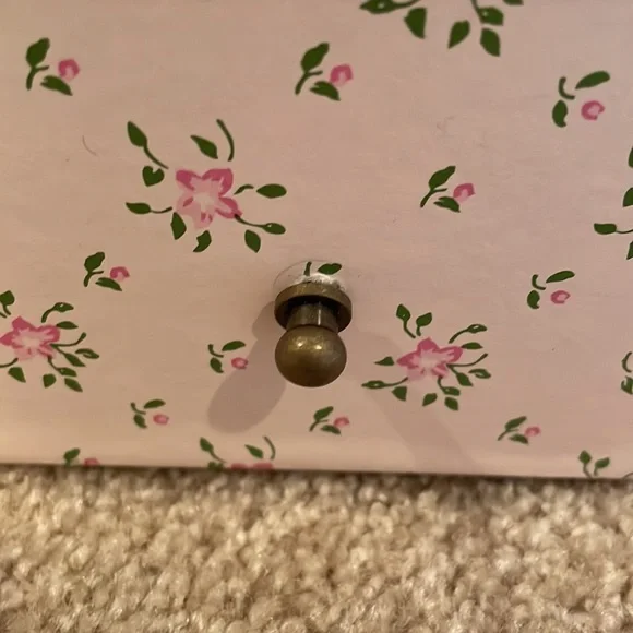 Porcelain doll in carrying crate. Additional dress, shoes and hanger. NWOT. - Picture 9 of 13